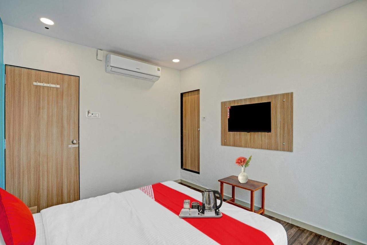 Hotel O Infinity Surat Buitenkant foto