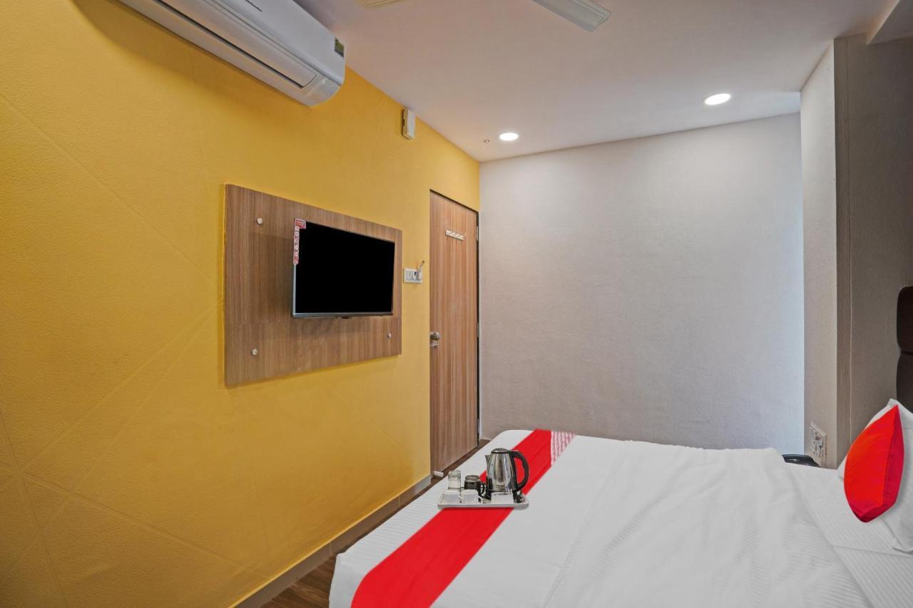 Hotel O Infinity Surat Buitenkant foto