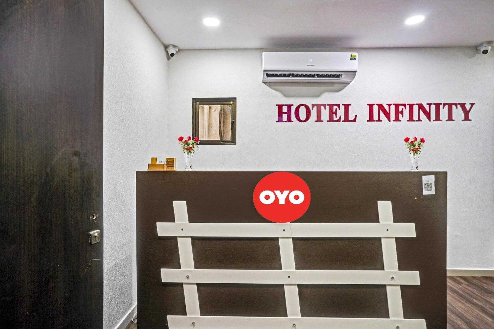 Hotel O Infinity Surat Buitenkant foto